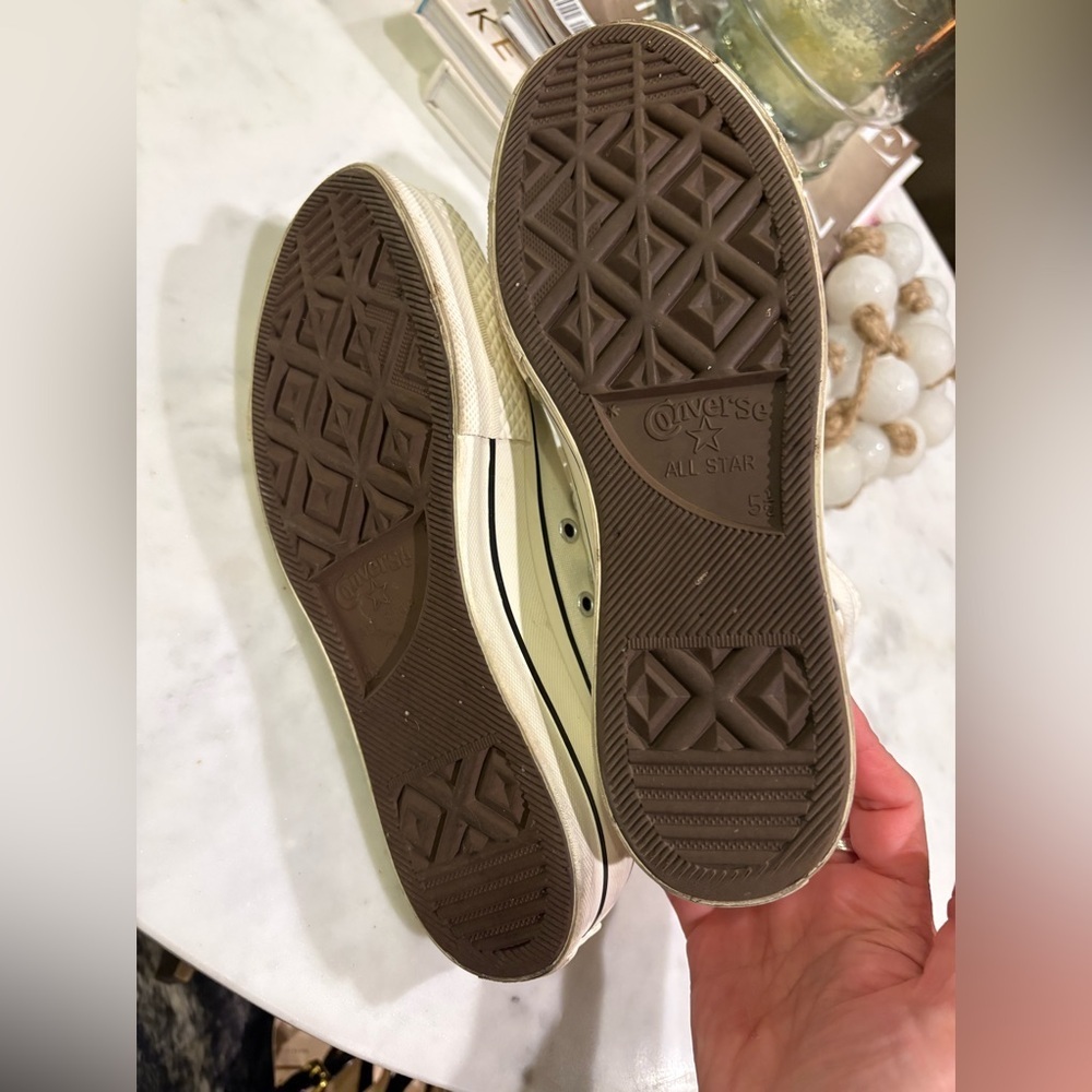 Custom Chuck Taylor All Star Lift Platform Heart Embroidery - Picture 9 of 11